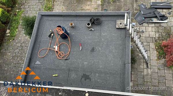 Plat dak met nieuwe bitumen bedekking in Berlicum Plat dak met nieuwe bitumen bedekking in Berlicum