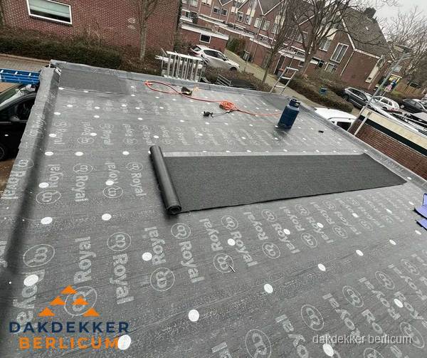 Dakrenovatie plat dak met bitumen dakbedekking in Berlicum Dakrenovatie plat dak met bitumen dakbedekking in Berlicum