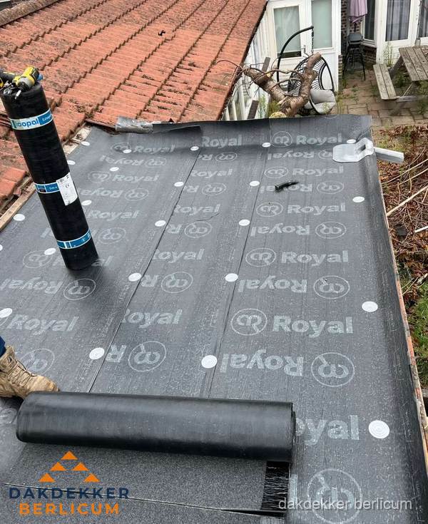 Bitumen dakbedekking leggen op plat dak aanbouw in Berlicum Bitumen dakbedekking leggen op plat dak aanbouw in Berlicum