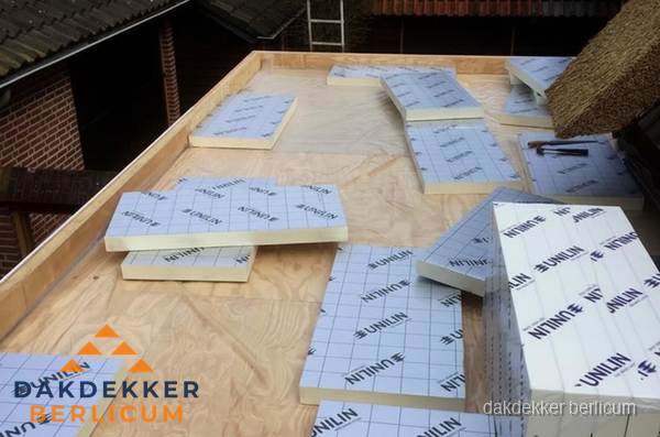 PIR isolatieplaten leggen op plat dak in Berlicum PIR isolatieplaten leggen op plat dak in Berlicum