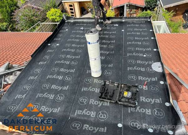 Dakrenovatie met Royal onderdak op plat dak in Berlicum Dakrenovatie met Royal onderdak op plat dak in Berlicum