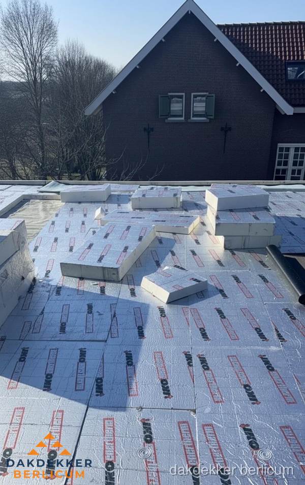 IKO PIR isolatieplaten op plat dak in Berlicum IKO PIR isolatieplaten op plat dak in Berlicum